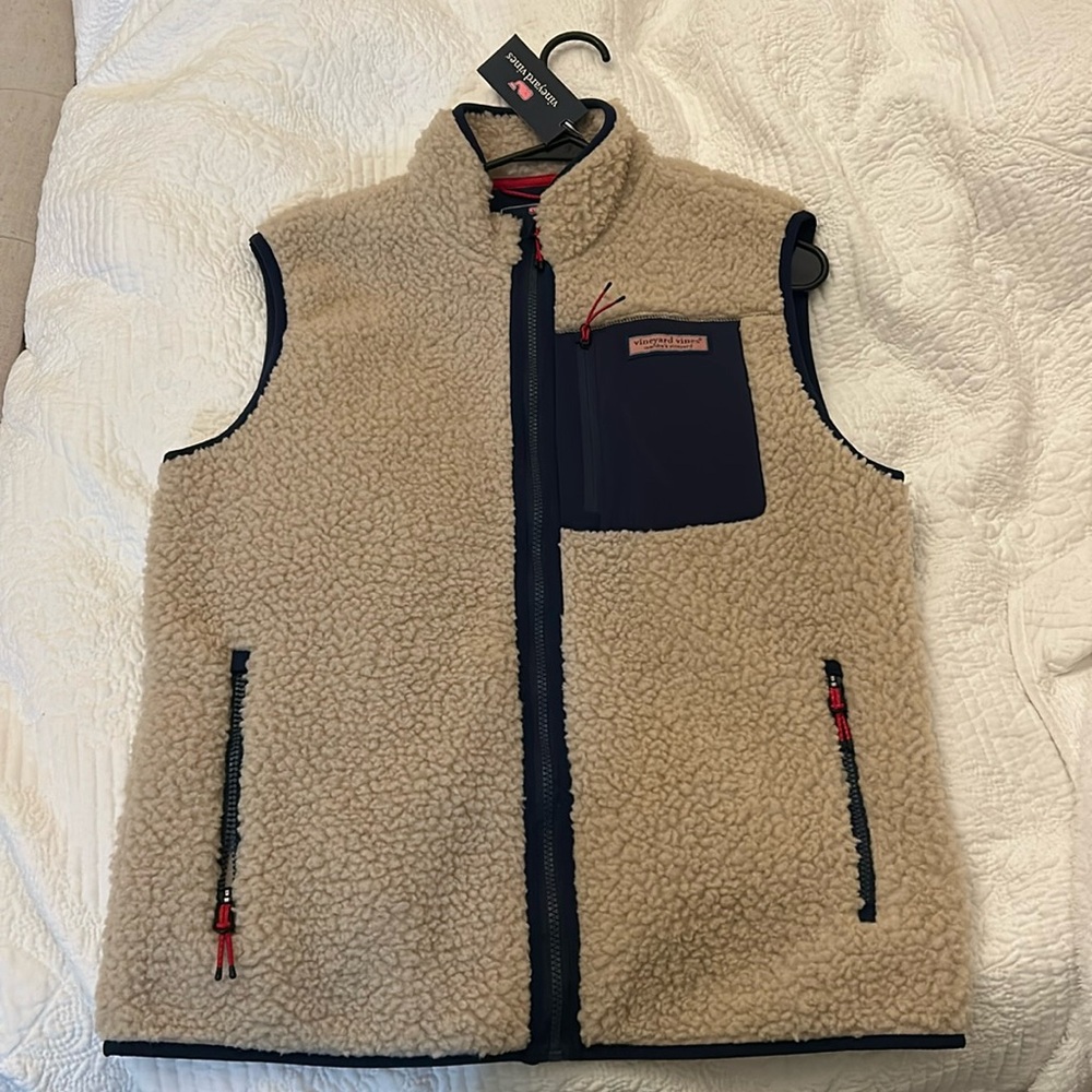 new with tags vineyard vines sherpa vest.  men’s size medium